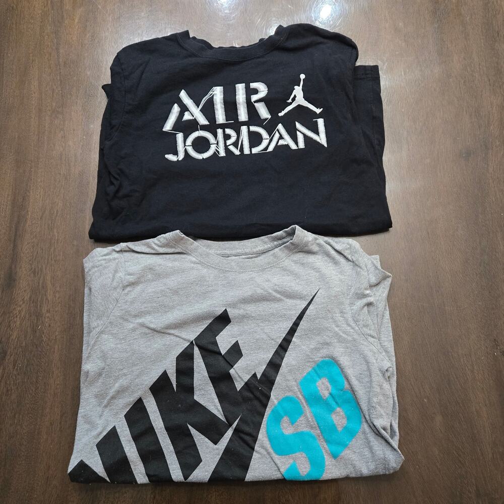 Black Nike Air Jordan t-shirt and a grey Nike SB t-shirt lot size L/Xl boys.